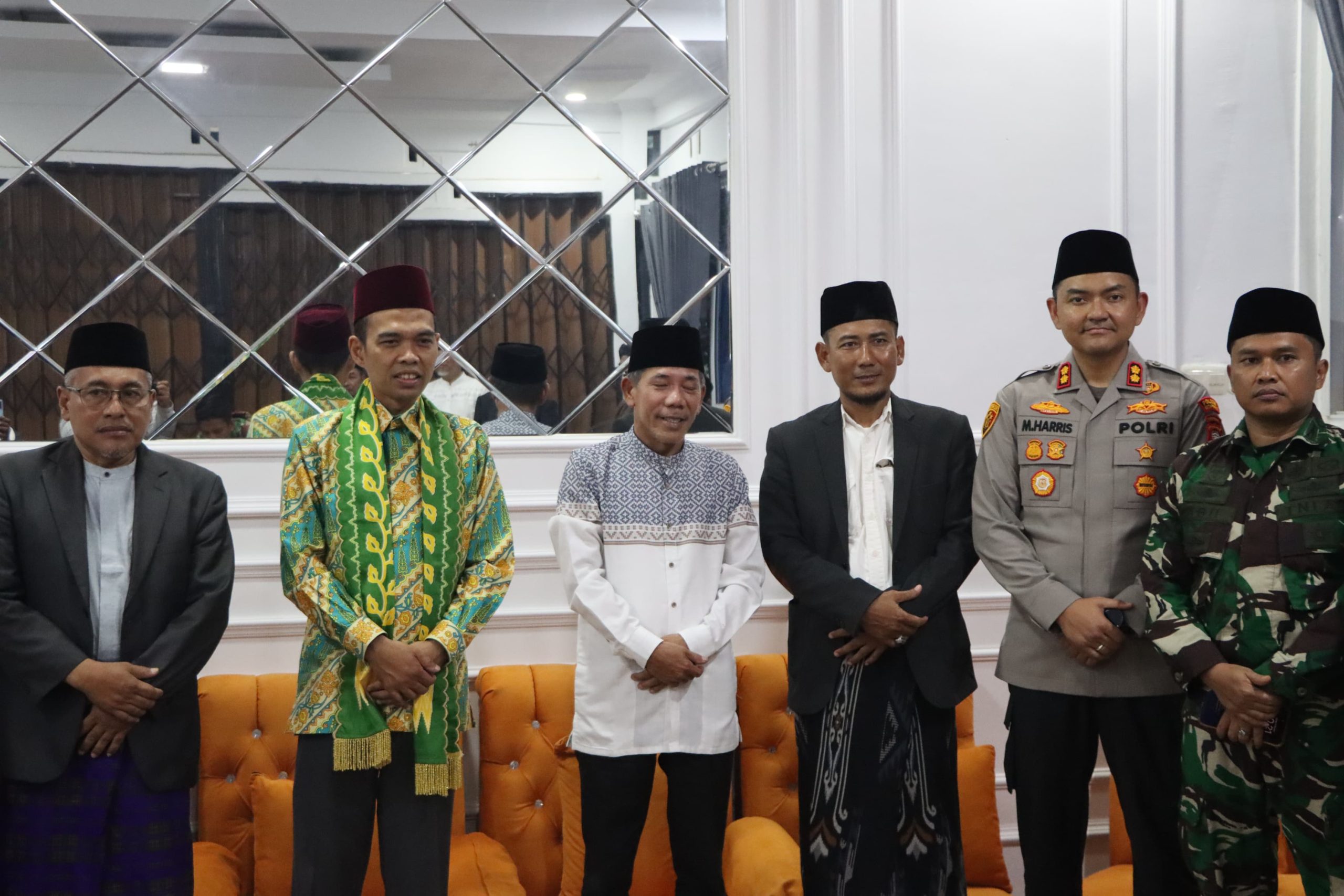 Ustaz Abdul Somad di Ketapang Bersama Kapolres Ketapang dan Pejabat Lain