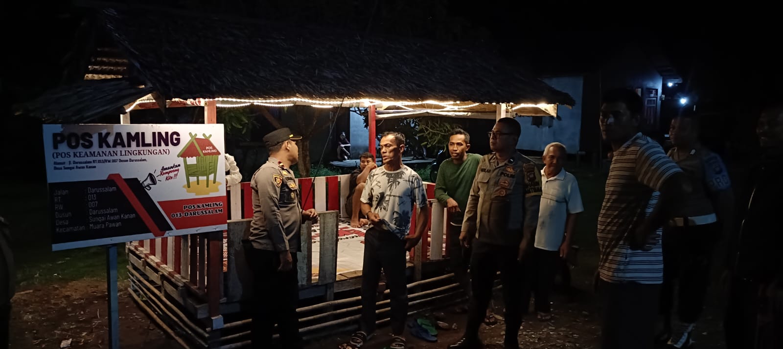 Patroli Blue Light Polsek Muara Pawan sambangi Pos Kamling Desa Sungai Awan Kanan