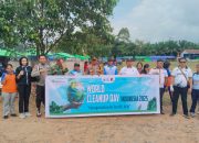 Polsek Simpang Dua, Forkopimcam, dan SMPN 5 Usaba Gelar Aksi Bersih Lingkungan Sambut World Cleanup Day 2025