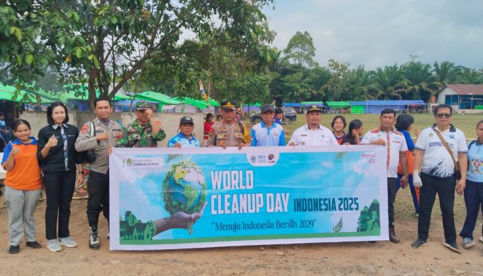 Polsek Simpang Dua, Forkopimcam, dan SMPN 5 Usaba Gelar Aksi Bersih Lingkungan Sambut World Cleanup Day 2025