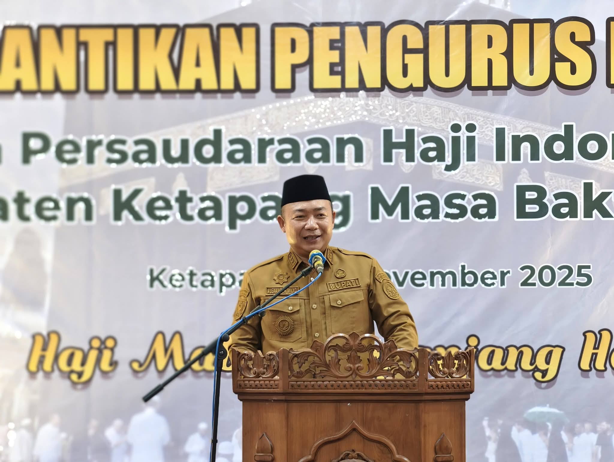 Bupati Ketapang Alexander Wilyo pada pelantikan Pengurus IPHI Ketapang