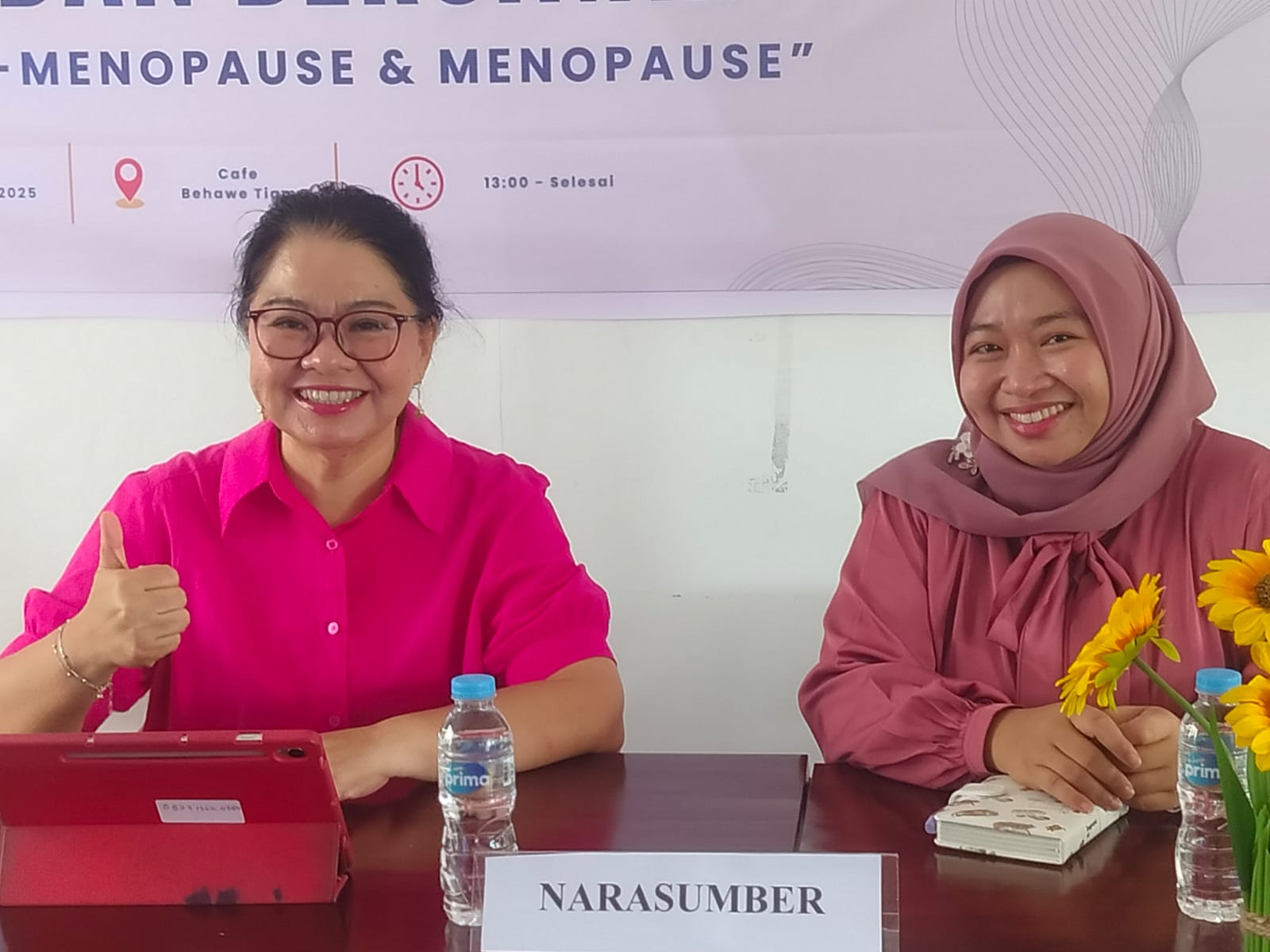 Dua narasumber dari RSUD dr. Agoesdjam Ketapang, yaitu dr. Feria Kowira dan Hudaturrahmah, M.Psi.,.pada kegiatan hari ibu ke 97 yang dilaksanakan oleh GOW Kabupaten Ketapang