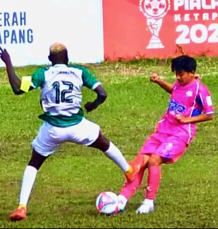 Pemain Kendawangan FC dan Popeye tim saat laga final bupati cup 2025