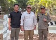 Bupati Ketapang Tinjau Lokasi TMMD, Pastikan Pembangunan Jembatan Sungai Kepari Berjalan Optimal