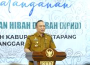 Bupati Ketapang Menyerahkan Secara Simbolis Naskah Perjanjian Hibah Daerah (NPHD) Oleh Pemda Ketapang Tahun Anggaran 2026