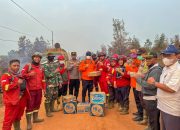 Menembus Asap, Memadamkan Api: Bupati Ketapang Bersama Petugas dan Relawan Berjuang Padamkan Karhutla