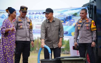 BUPATI KETAPANG BERSAMA TNI-POLRI HADIRKAN LAYANAN AIR BERSIH BERTEKNOLOGI RO UNTUK WARGA TERDAMPAK KEMARAU